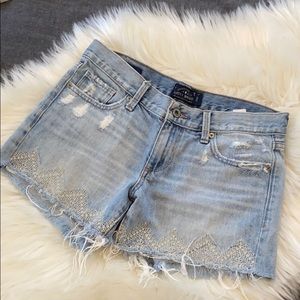 L u c k y  B r a n d • Embroidered cutoff short